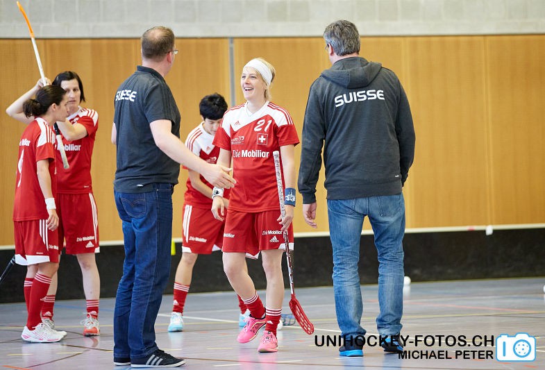 Testspiel zwischen den Damen A Nationalmannschaften Golden Girls - Damen A-Nati 
Resultat 6 : 3 am 16. Mai 2015 in der Sporthalle Ruebisbach in Kloten
Bild: Michael Peter