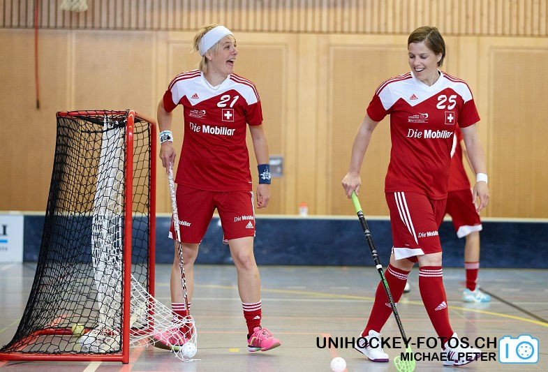 Testspiel zwischen den Damen A Nationalmannschaften Golden Girls - Damen A-Nati 
Resultat 6 : 3 am 16. Mai 2015 in der Sporthalle Ruebisbach in Kloten
Bild: Michael Peter