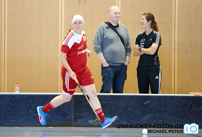Testspiel zwischen den Damen A Nationalmannschaften Golden Girls - Damen A-Nati 
Resultat 6 : 3 am 16. Mai 2015 in der Sporthalle Ruebisbach in Kloten
Bild: Michael Peter