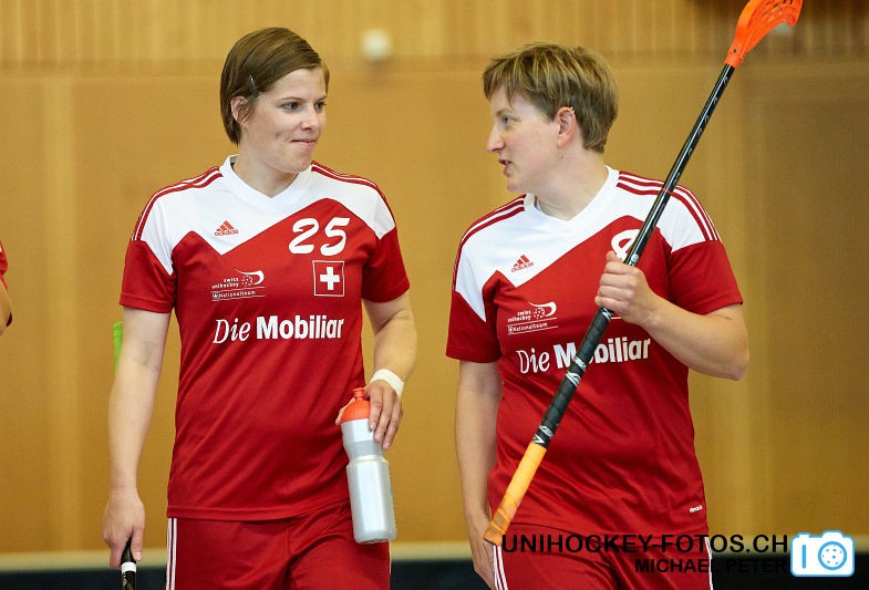 Testspiel zwischen den Damen A Nationalmannschaften Golden Girls - Damen A-Nati 
Resultat 6 : 3 am 16. Mai 2015 in der Sporthalle Ruebisbach in Kloten
Bild: Michael Peter
