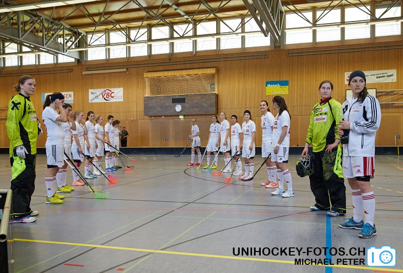 Testspiel zwischen den Damen A Nationalmannschaften Golden Girls - Damen A-Nati 
Resultat 6 : 3 am 16. Mai 2015 in der Sporthalle Ruebisbach in Kloten
Bild: Michael Peter