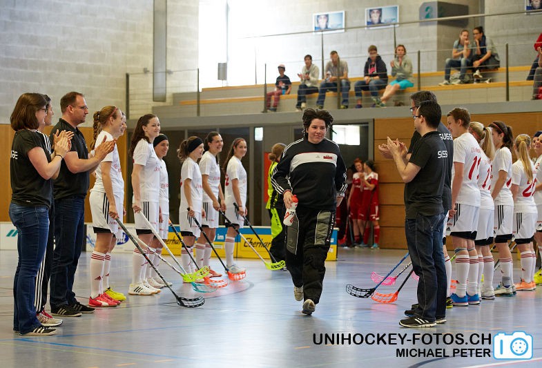 Testspiel zwischen den Damen A Nationalmannschaften Golden Girls - Damen A-Nati 
Resultat 6 : 3 am 16. Mai 2015 in der Sporthalle Ruebisbach in Kloten
Bild: Michael Peter