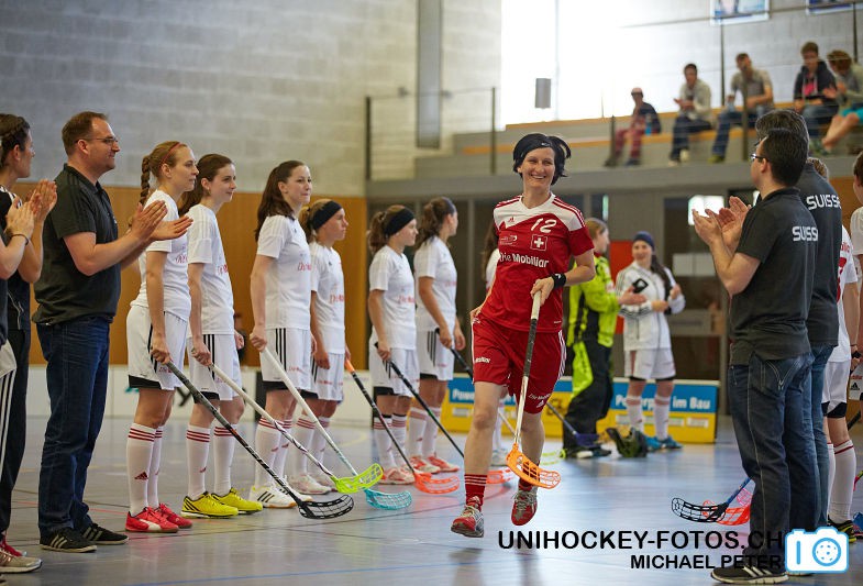 Testspiel zwischen den Damen A Nationalmannschaften Golden Girls - Damen A-Nati 
Resultat 6 : 3 am 16. Mai 2015 in der Sporthalle Ruebisbach in Kloten
Bild: Michael Peter
