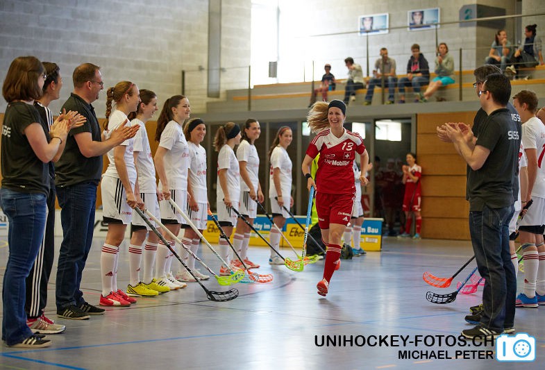 Testspiel zwischen den Damen A Nationalmannschaften Golden Girls - Damen A-Nati 
Resultat 6 : 3 am 16. Mai 2015 in der Sporthalle Ruebisbach in Kloten
Bild: Michael Peter