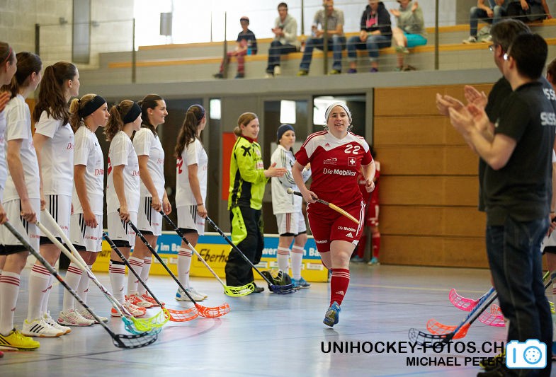Testspiel zwischen den Damen A Nationalmannschaften Golden Girls - Damen A-Nati 
Resultat 6 : 3 am 16. Mai 2015 in der Sporthalle Ruebisbach in Kloten
Bild: Michael Peter