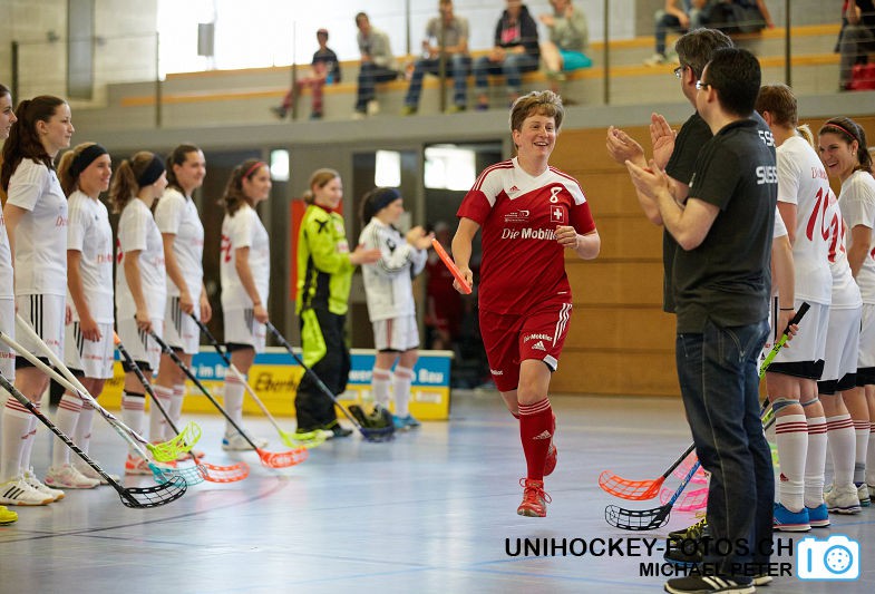 Testspiel zwischen den Damen A Nationalmannschaften Golden Girls - Damen A-Nati 
Resultat 6 : 3 am 16. Mai 2015 in der Sporthalle Ruebisbach in Kloten
Bild: Michael Peter