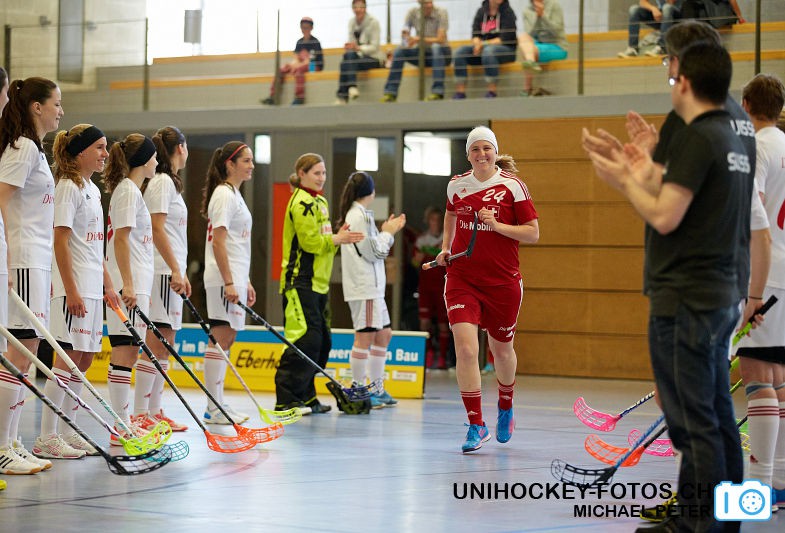 Testspiel zwischen den Damen A Nationalmannschaften Golden Girls - Damen A-Nati 
Resultat 6 : 3 am 16. Mai 2015 in der Sporthalle Ruebisbach in Kloten
Bild: Michael Peter