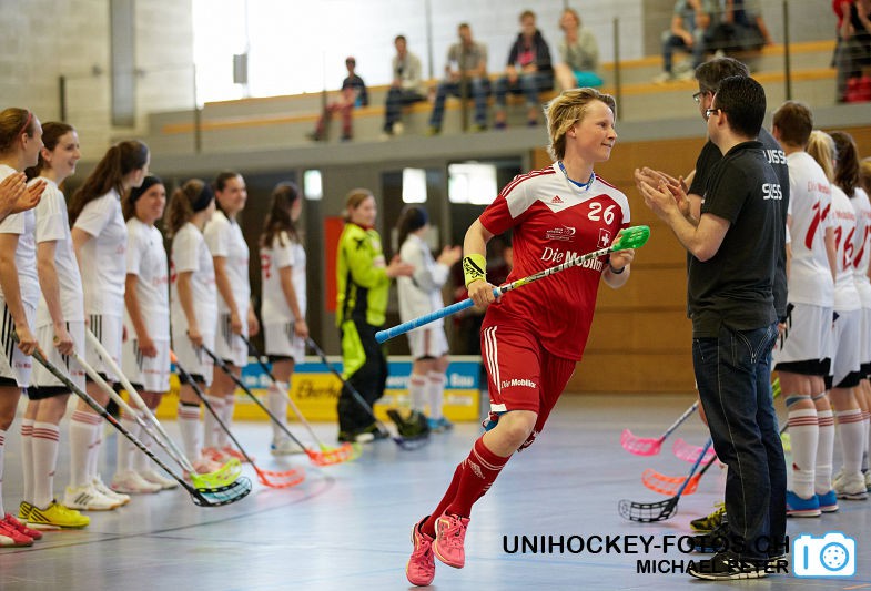 Testspiel zwischen den Damen A Nationalmannschaften Golden Girls - Damen A-Nati 
Resultat 6 : 3 am 16. Mai 2015 in der Sporthalle Ruebisbach in Kloten
Bild: Michael Peter
