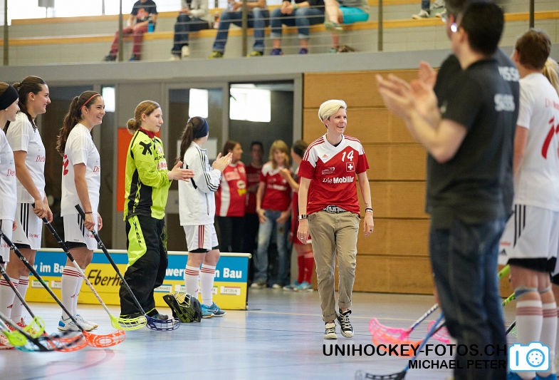 Testspiel zwischen den Damen A Nationalmannschaften Golden Girls - Damen A-Nati 
Resultat 6 : 3 am 16. Mai 2015 in der Sporthalle Ruebisbach in Kloten
Bild: Michael Peter