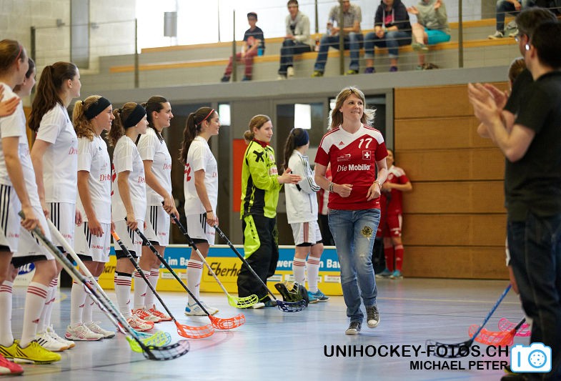 Testspiel zwischen den Damen A Nationalmannschaften Golden Girls - Damen A-Nati 
Resultat 6 : 3 am 16. Mai 2015 in der Sporthalle Ruebisbach in Kloten
Bild: Michael Peter