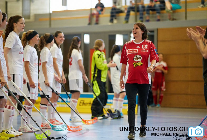 Testspiel zwischen den Damen A Nationalmannschaften Golden Girls - Damen A-Nati 
Resultat 6 : 3 am 16. Mai 2015 in der Sporthalle Ruebisbach in Kloten
Bild: Michael Peter