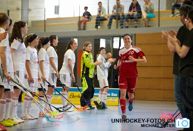 Testspiel zwischen den Damen A Nationalmannschaften Golden Girls - Damen A-Nati 
Resultat 6 : 3 am 16. Mai 2015 in der Sporthalle Ruebisbach in Kloten
Bild: Michael Peter