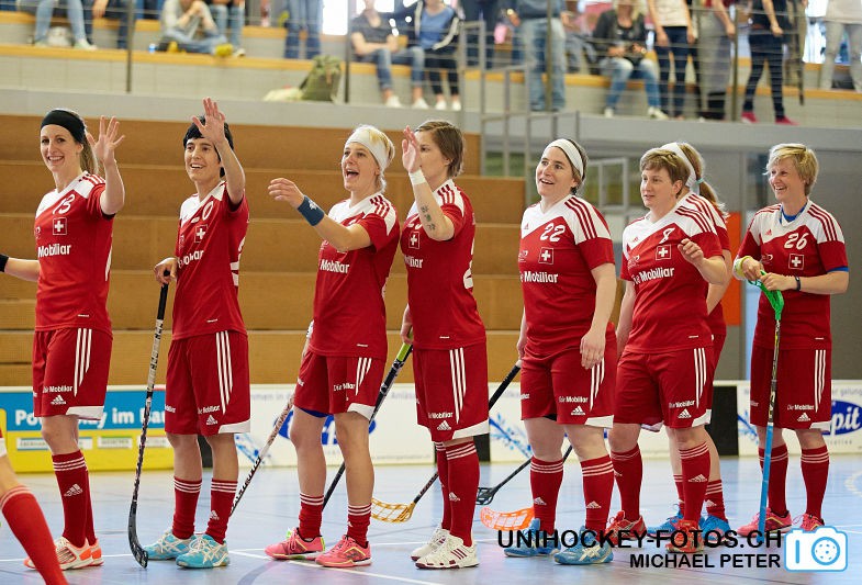 Testspiel zwischen den Damen A Nationalmannschaften Golden Girls - Damen A-Nati 
Resultat 6 : 3 am 16. Mai 2015 in der Sporthalle Ruebisbach in Kloten
Bild: Michael Peter