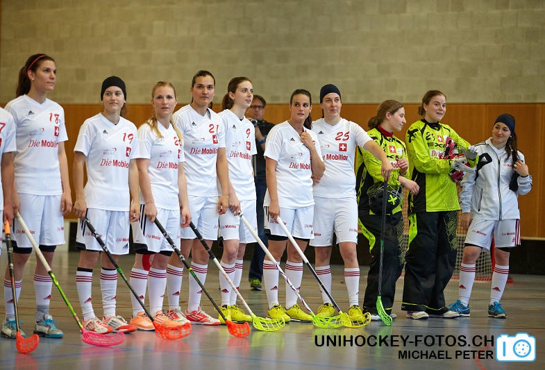 Testspiel zwischen den Damen A Nationalmannschaften Golden Girls - Damen A-Nati 
Resultat 6 : 3 am 16. Mai 2015 in der Sporthalle Ruebisbach in Kloten
Bild: Michael Peter