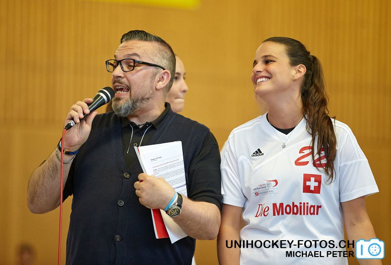 Testspiel zwischen den Damen A Nationalmannschaften Golden Girls - Damen A-Nati 
Resultat 6 : 3 am 16. Mai 2015 in der Sporthalle Ruebisbach in Kloten
Bild: Michael Peter