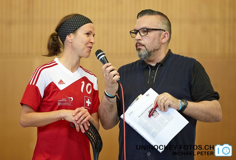 Testspiel zwischen den Damen A Nationalmannschaften Golden Girls - Damen A-Nati 
Resultat 6 : 3 am 16. Mai 2015 in der Sporthalle Ruebisbach in Kloten
Bild: Michael Peter