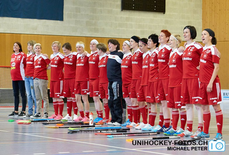 Testspiel zwischen den Damen A Nationalmannschaften Golden Girls - Damen A-Nati 
Resultat 6 : 3 am 16. Mai 2015 in der Sporthalle Ruebisbach in Kloten
Bild: Michael Peter