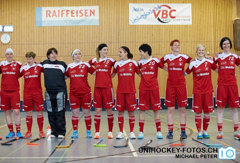 Testspiel zwischen den Damen A Nationalmannschaften Golden Girls - Damen A-Nati 
Resultat 6 : 3 am 16. Mai 2015 in der Sporthalle Ruebisbach in Kloten
Bild: Michael Peter