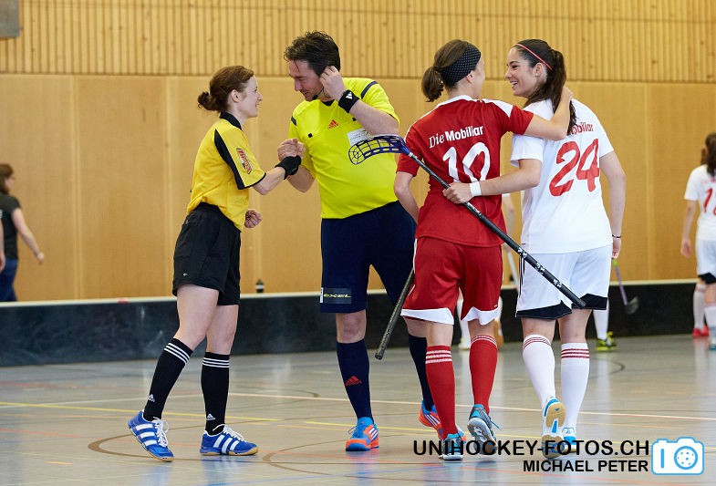 Testspiel zwischen den Damen A Nationalmannschaften Golden Girls - Damen A-Nati 
Resultat 6 : 3 am 16. Mai 2015 in der Sporthalle Ruebisbach in Kloten
Bild: Michael Peter
