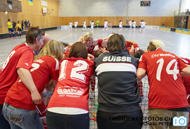 Testspiel zwischen den Damen A Nationalmannschaften Golden Girls - Damen A-Nati 
Resultat 6 : 3 am 16. Mai 2015 in der Sporthalle Ruebisbach in Kloten
Bild: Michael Peter