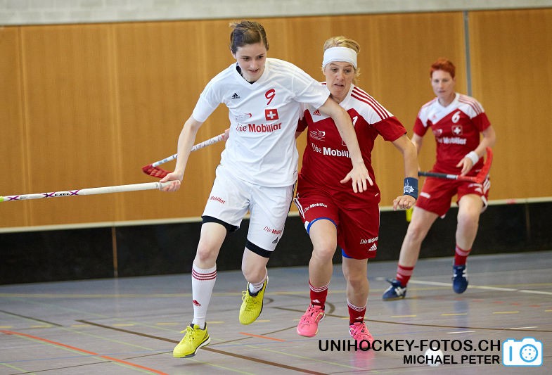 Testspiel zwischen den Damen A Nationalmannschaften Golden Girls - Damen A-Nati 
Resultat 6 : 3 am 16. Mai 2015 in der Sporthalle Ruebisbach in Kloten
Bild: Michael Peter