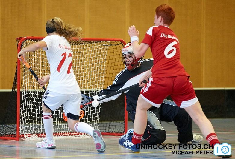Testspiel zwischen den Damen A Nationalmannschaften Golden Girls - Damen A-Nati 
Resultat 6 : 3 am 16. Mai 2015 in der Sporthalle Ruebisbach in Kloten
Bild: Michael Peter