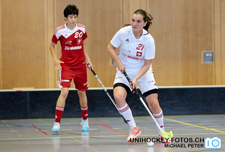 Testspiel zwischen den Damen A Nationalmannschaften Golden Girls - Damen A-Nati 
Resultat 6 : 3 am 16. Mai 2015 in der Sporthalle Ruebisbach in Kloten
Bild: Michael Peter