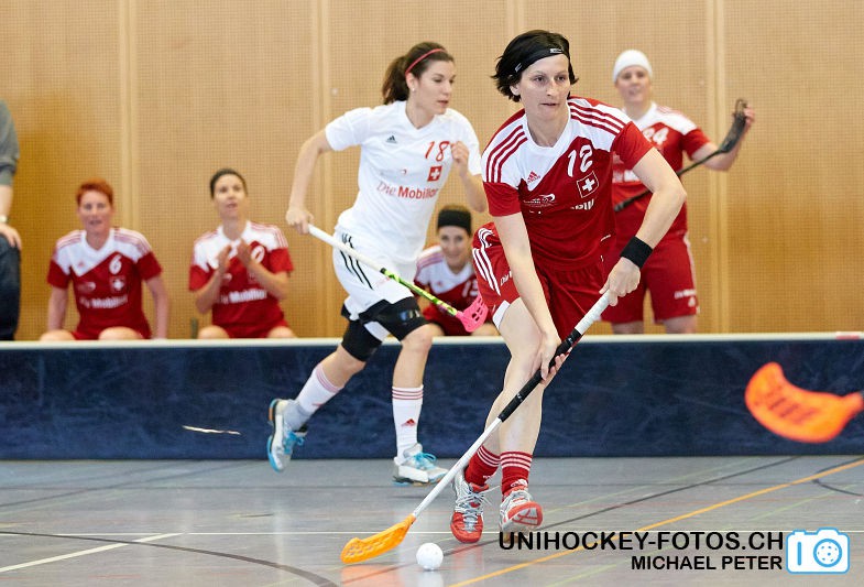 Testspiel zwischen den Damen A Nationalmannschaften Golden Girls - Damen A-Nati 
Resultat 6 : 3 am 16. Mai 2015 in der Sporthalle Ruebisbach in Kloten
Bild: Michael Peter