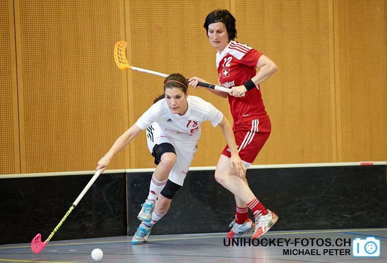 Testspiel zwischen den Damen A Nationalmannschaften Golden Girls - Damen A-Nati 
Resultat 6 : 3 am 16. Mai 2015 in der Sporthalle Ruebisbach in Kloten
Bild: Michael Peter