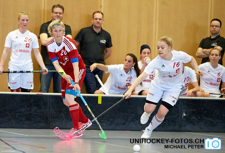 Testspiel zwischen den Damen A Nationalmannschaften Golden Girls - Damen A-Nati 
Resultat 6 : 3 am 16. Mai 2015 in der Sporthalle Ruebisbach in Kloten
Bild: Michael Peter