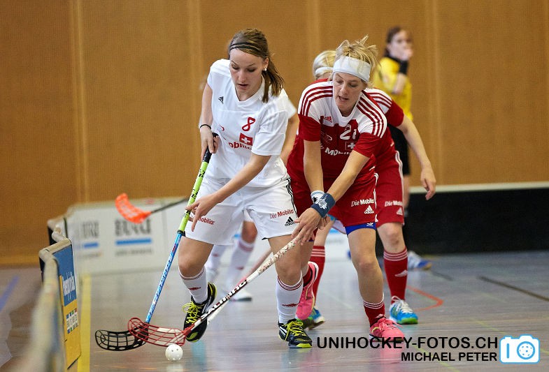 Testspiel zwischen den Damen A Nationalmannschaften Golden Girls - Damen A-Nati 
Resultat 6 : 3 am 16. Mai 2015 in der Sporthalle Ruebisbach in Kloten
Bild: Michael Peter
