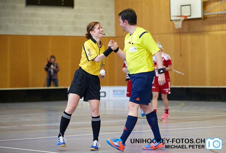 Testspiel zwischen den Damen A Nationalmannschaften Golden Girls - Damen A-Nati 
Resultat 6 : 3 am 16. Mai 2015 in der Sporthalle Ruebisbach in Kloten
Bild: Michael Peter