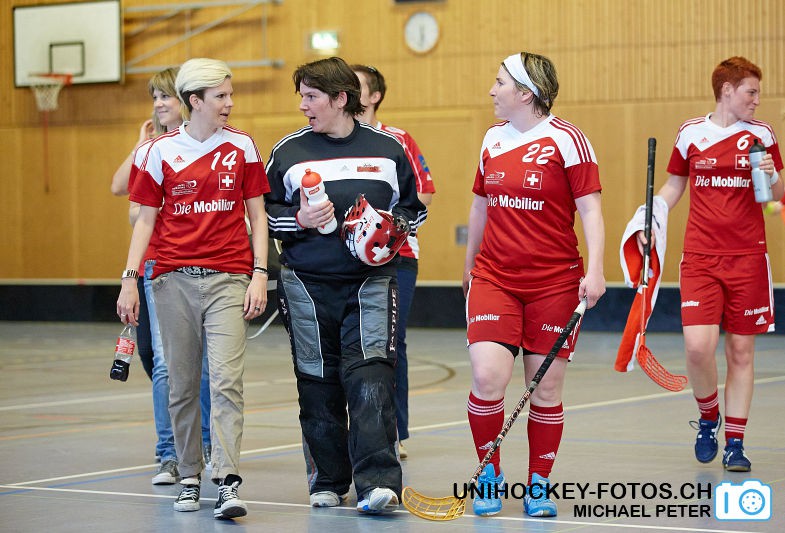 Testspiel zwischen den Damen A Nationalmannschaften Golden Girls - Damen A-Nati 
Resultat 6 : 3 am 16. Mai 2015 in der Sporthalle Ruebisbach in Kloten
Bild: Michael Peter