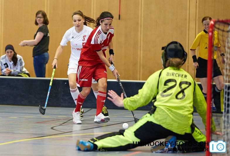 Testspiel zwischen den Damen A Nationalmannschaften Golden Girls - Damen A-Nati 
Resultat 6 : 3 am 16. Mai 2015 in der Sporthalle Ruebisbach in Kloten
Bild: Michael Peter