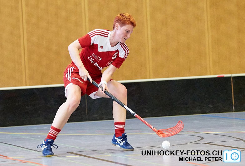 Testspiel zwischen den Damen A Nationalmannschaften Golden Girls - Damen A-Nati 
Resultat 6 : 3 am 16. Mai 2015 in der Sporthalle Ruebisbach in Kloten
Bild: Michael Peter
