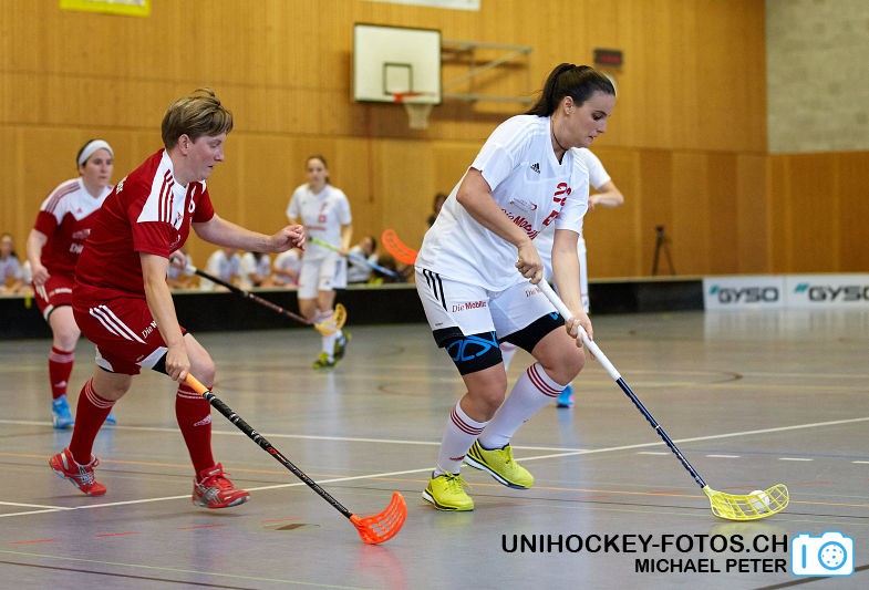Testspiel zwischen den Damen A Nationalmannschaften Golden Girls - Damen A-Nati 
Resultat 6 : 3 am 16. Mai 2015 in der Sporthalle Ruebisbach in Kloten
Bild: Michael Peter