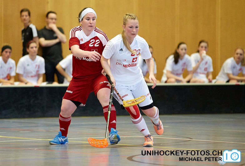 Testspiel zwischen den Damen A Nationalmannschaften Golden Girls - Damen A-Nati 
Resultat 6 : 3 am 16. Mai 2015 in der Sporthalle Ruebisbach in Kloten
Bild: Michael Peter