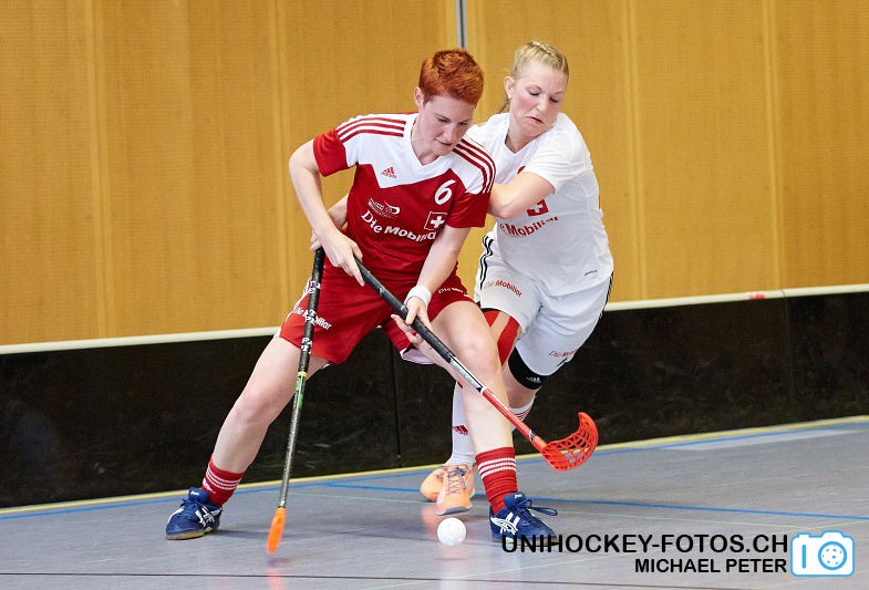 Testspiel zwischen den Damen A Nationalmannschaften Golden Girls - Damen A-Nati 
Resultat 6 : 3 am 16. Mai 2015 in der Sporthalle Ruebisbach in Kloten
Bild: Michael Peter