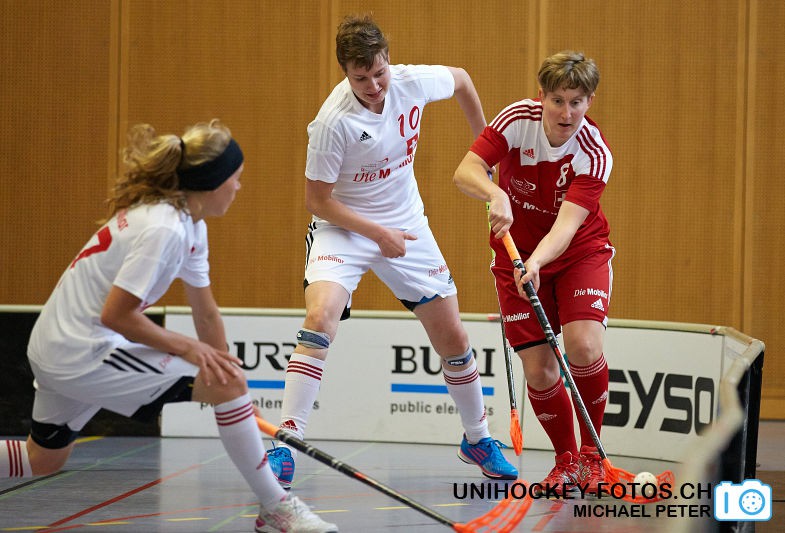 Testspiel zwischen den Damen A Nationalmannschaften Golden Girls - Damen A-Nati 
Resultat 6 : 3 am 16. Mai 2015 in der Sporthalle Ruebisbach in Kloten
Bild: Michael Peter