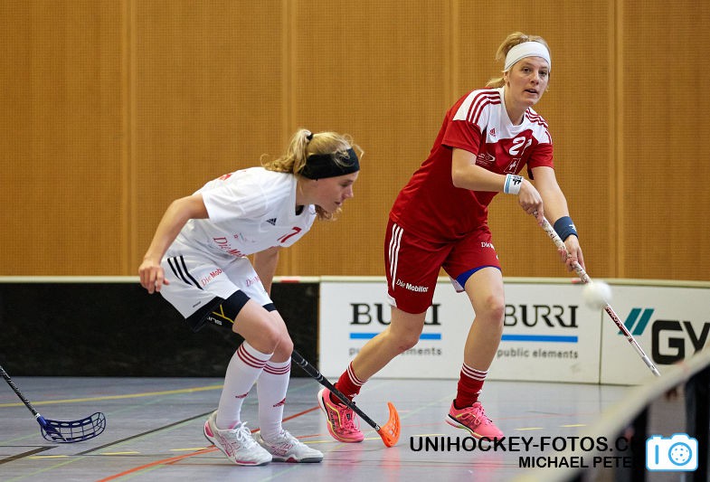 Testspiel zwischen den Damen A Nationalmannschaften Golden Girls - Damen A-Nati 
Resultat 6 : 3 am 16. Mai 2015 in der Sporthalle Ruebisbach in Kloten
Bild: Michael Peter