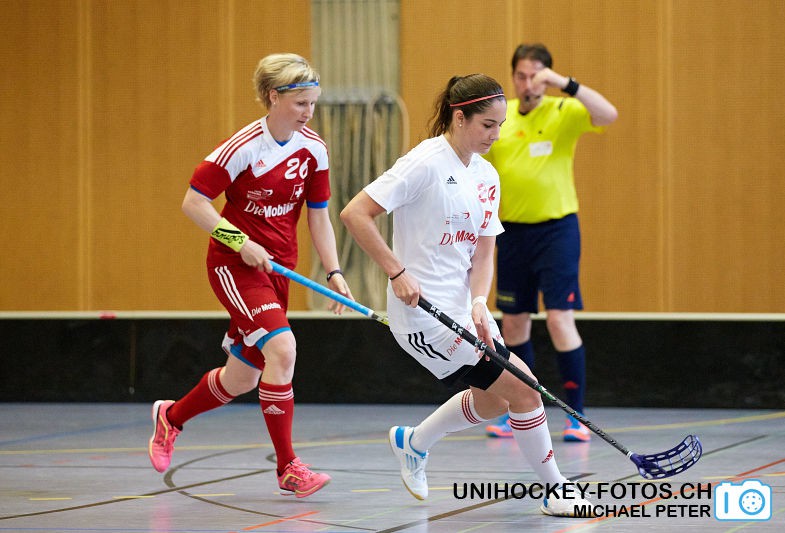 Testspiel zwischen den Damen A Nationalmannschaften Golden Girls - Damen A-Nati 
Resultat 6 : 3 am 16. Mai 2015 in der Sporthalle Ruebisbach in Kloten
Bild: Michael Peter