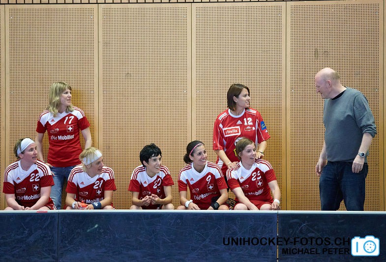 Testspiel zwischen den Damen A Nationalmannschaften Golden Girls - Damen A-Nati 
Resultat 6 : 3 am 16. Mai 2015 in der Sporthalle Ruebisbach in Kloten
Bild: Michael Peter