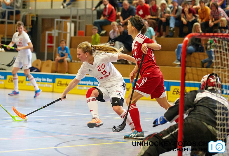 Testspiel zwischen den Damen A Nationalmannschaften Golden Girls - Damen A-Nati 
Resultat 6 : 3 am 16. Mai 2015 in der Sporthalle Ruebisbach in Kloten
Bild: Michael Peter