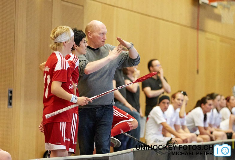 Testspiel zwischen den Damen A Nationalmannschaften Golden Girls - Damen A-Nati 
Resultat 6 : 3 am 16. Mai 2015 in der Sporthalle Ruebisbach in Kloten
Bild: Michael Peter