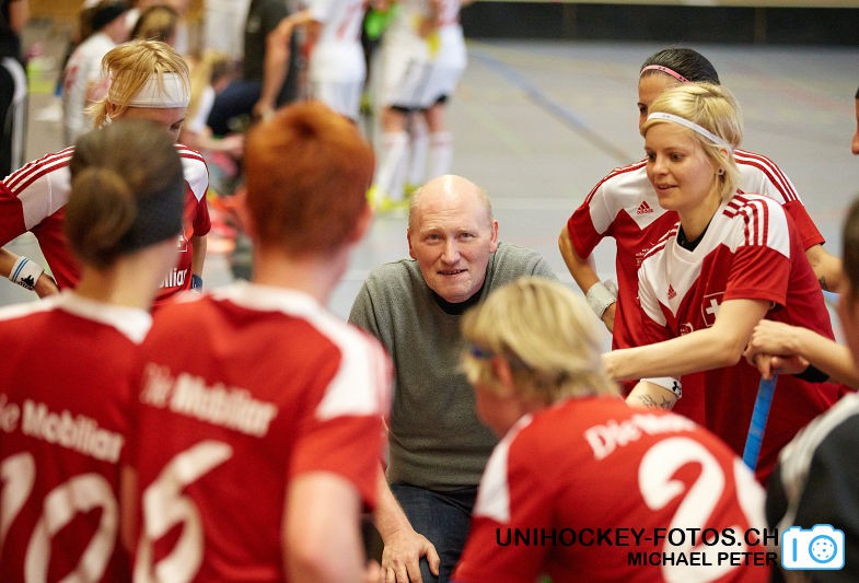 Testspiel zwischen den Damen A Nationalmannschaften Golden Girls - Damen A-Nati 
Resultat 6 : 3 am 16. Mai 2015 in der Sporthalle Ruebisbach in Kloten
Bild: Michael Peter