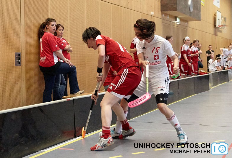 Testspiel zwischen den Damen A Nationalmannschaften Golden Girls - Damen A-Nati 
Resultat 6 : 3 am 16. Mai 2015 in der Sporthalle Ruebisbach in Kloten
Bild: Michael Peter