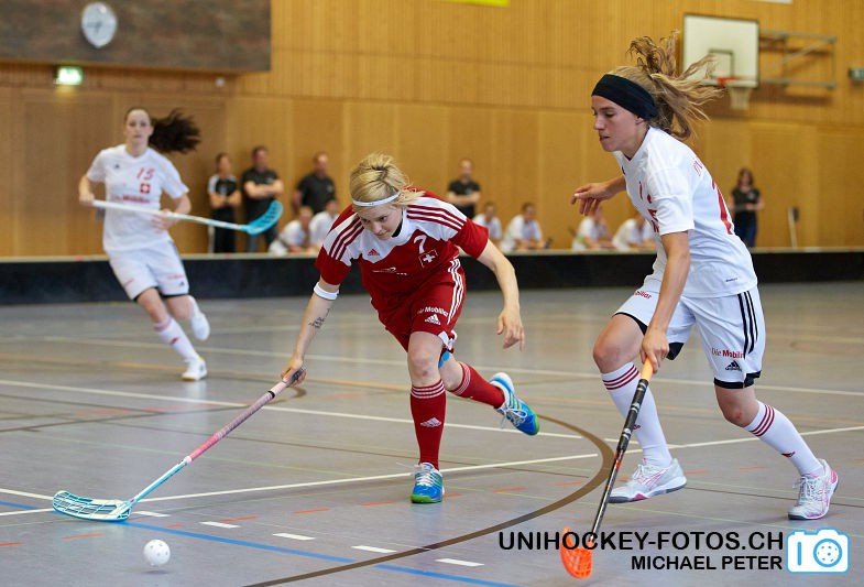 Testspiel zwischen den Damen A Nationalmannschaften Golden Girls - Damen A-Nati 
Resultat 6 : 3 am 16. Mai 2015 in der Sporthalle Ruebisbach in Kloten
Bild: Michael Peter