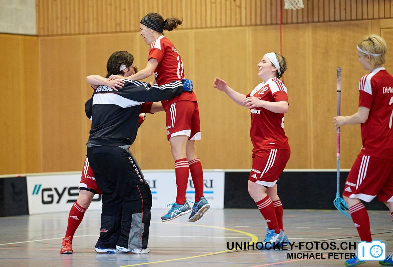 Testspiel zwischen den Damen A Nationalmannschaften Golden Girls - Damen A-Nati 
Resultat 6 : 3 am 16. Mai 2015 in der Sporthalle Ruebisbach in Kloten
Bild: Michael Peter