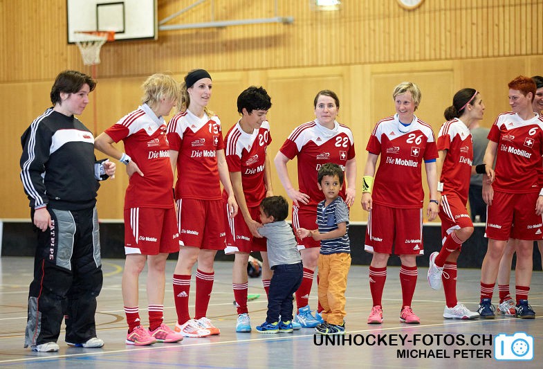 Testspiel zwischen den Damen A Nationalmannschaften Golden Girls - Damen A-Nati 
Resultat 6 : 3 am 16. Mai 2015 in der Sporthalle Ruebisbach in Kloten
Bild: Michael Peter