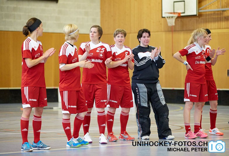 Testspiel zwischen den Damen A Nationalmannschaften Golden Girls - Damen A-Nati 
Resultat 6 : 3 am 16. Mai 2015 in der Sporthalle Ruebisbach in Kloten
Bild: Michael Peter